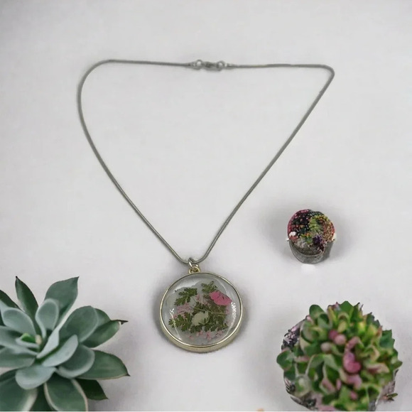 Floral Preservation Art-to-Wear Statement Necklace Mixed Flowers Resin Pendant - Picture 4 of 6